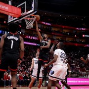 乐鱼-米切尔45+4+4无缘今日最佳球员！因为东契奇狂砍46+7+11创3项纪录